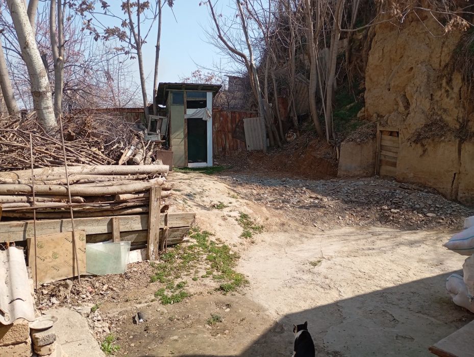 Ер сотилади дакументи Уй Билан битта уйимни орка тамони,ЗАЛИНИГА.