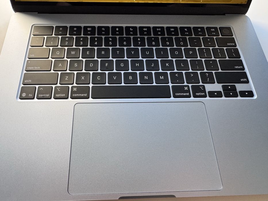 Macbook Air 15 m4 16/512