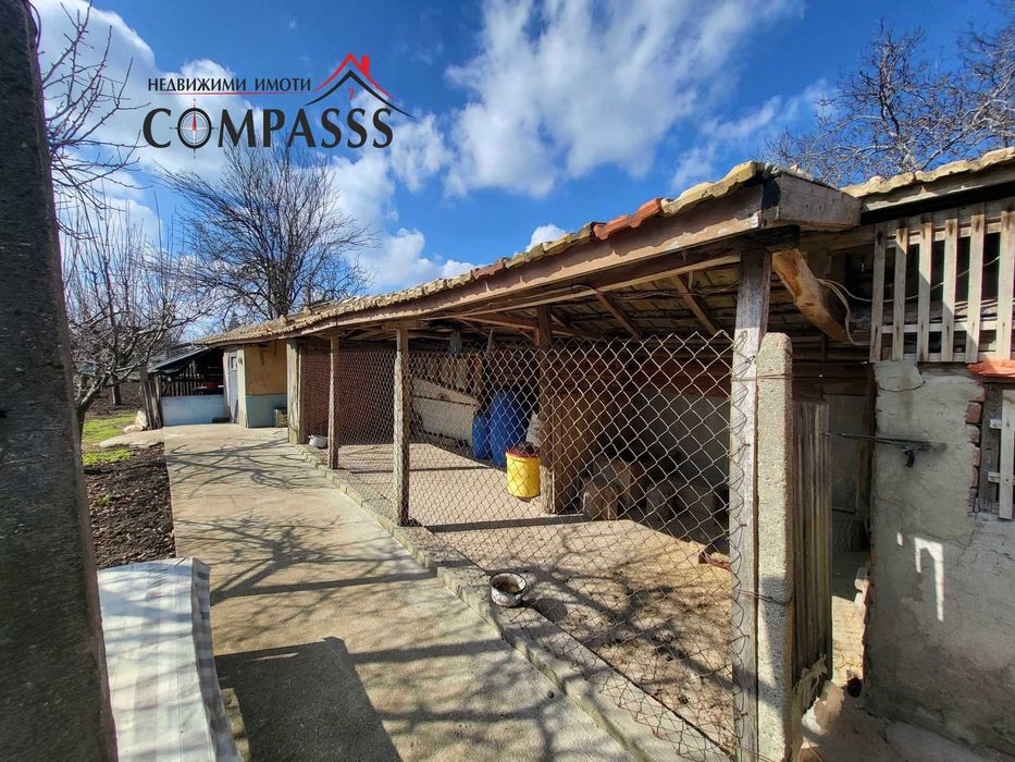 Къща с двор – ЦЕНТЪР, гр. Ген. Тошево – 61500евро!