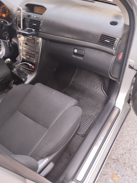 Тойота авенсис комби