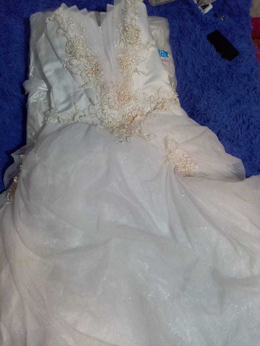 Продам свадебное платье песочное