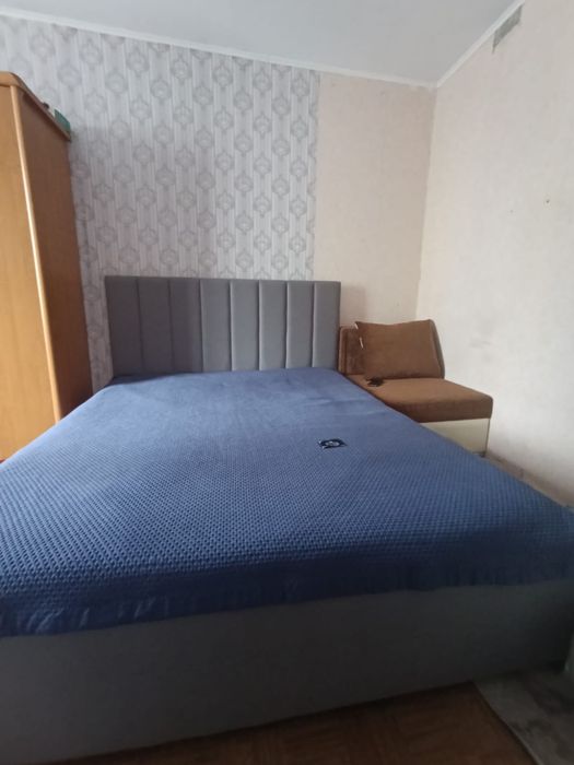 Двуспальная кровать с матрасом