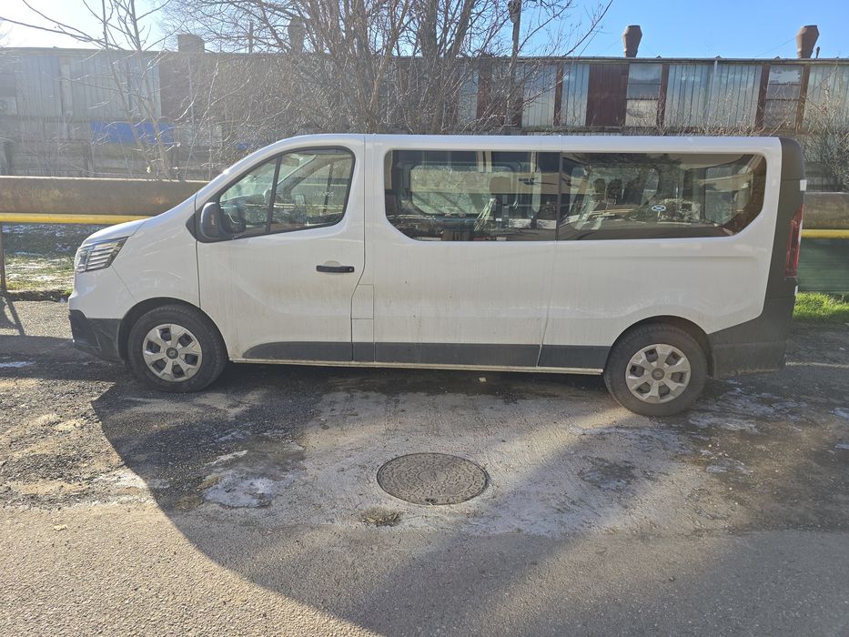 Inchiriez Renault Trafic Combi 2025 8+1 Locuri