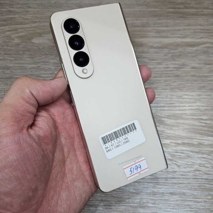 Samsung Fold4 xotirasi 12/256GB