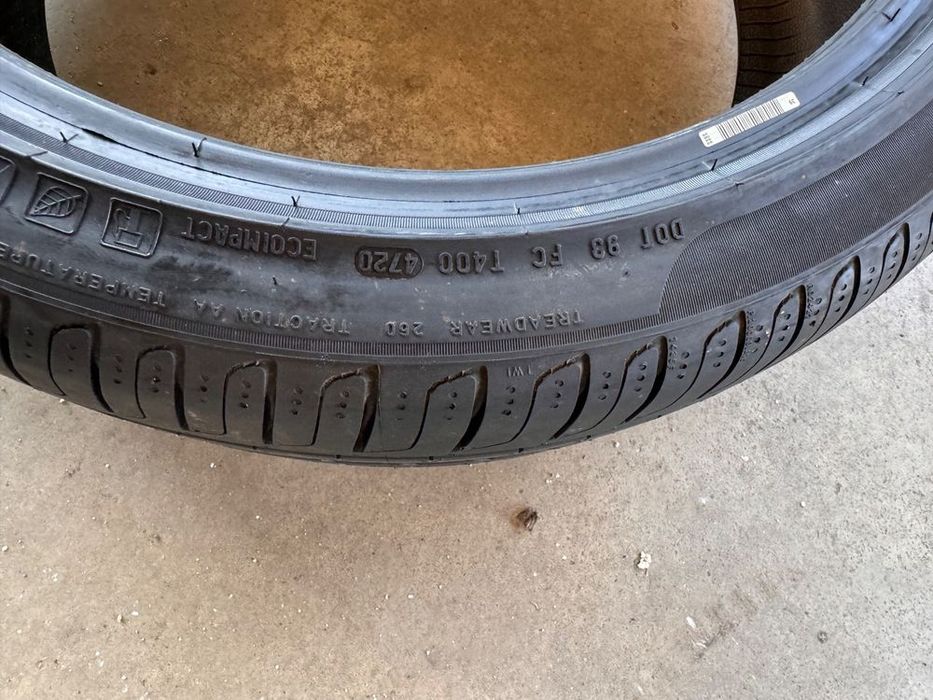 Vând 4 anvelope 235/40/19 Pirelli de vară noi