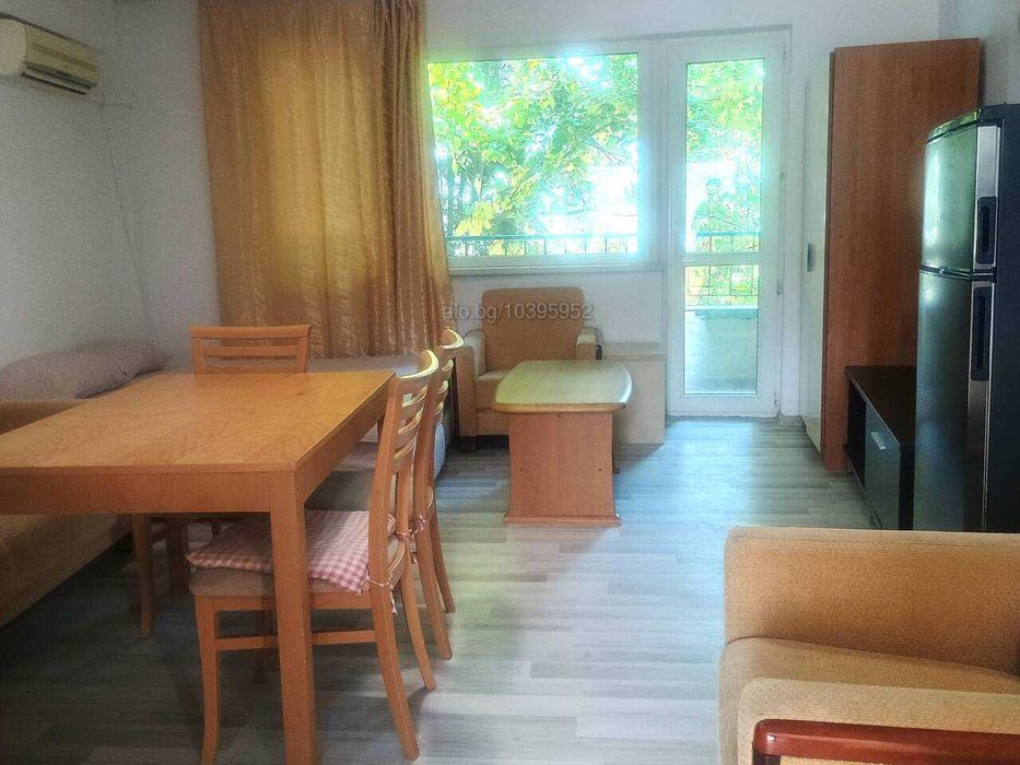 Отлично студио без такса поддръжка с хубав басейн, 200 метра от морето