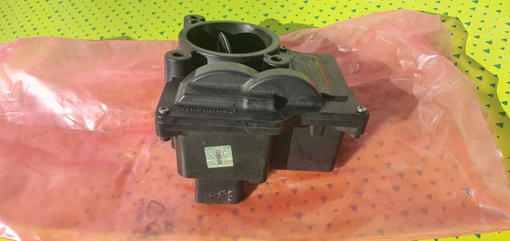 VW ОЕМ дроселова клапа 03C128063A