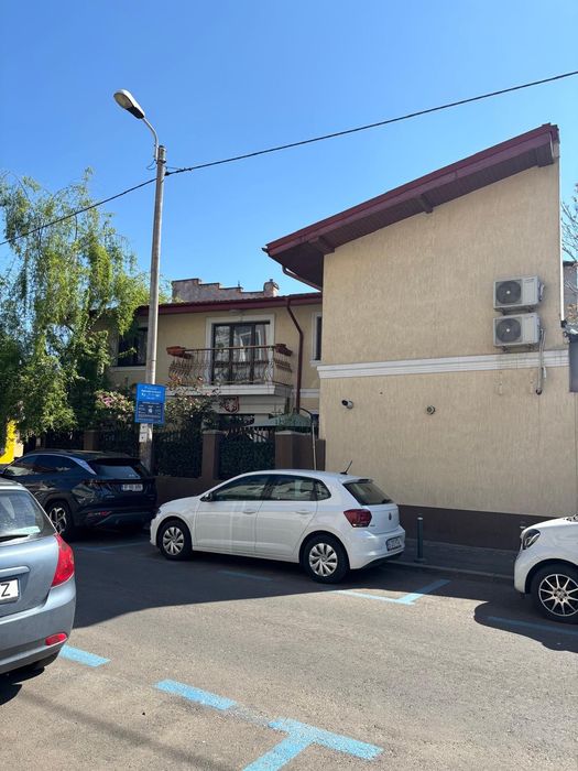 Casa tip vila   moderna  - curte  inchiriere ,Mosilor,Eminescu strada  Iancu Capitanu 34