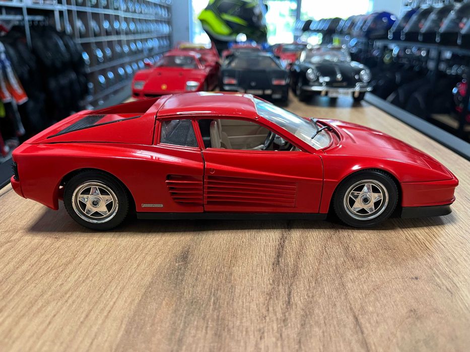 Метална колекционерска количка модел BURAGO FERRARI  1984г.1:18