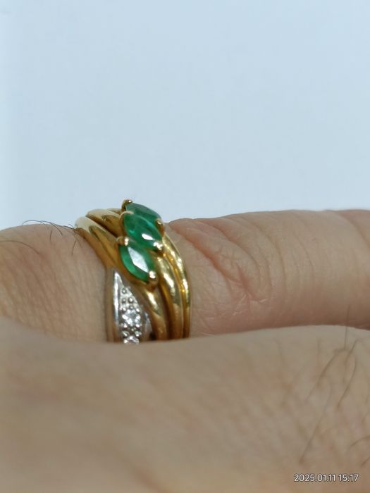 Vind inel din aur 18kt cu diamante și smaralde