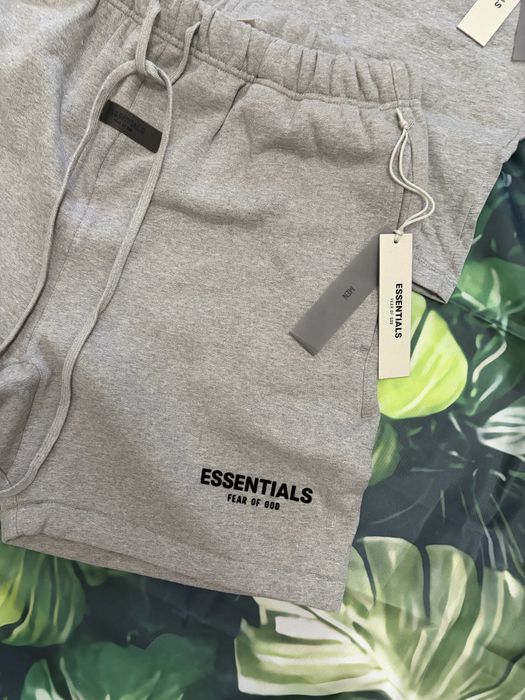 Pantaloni scurti ESSENTIALS Gri !! OFERTA LIMITATA !!