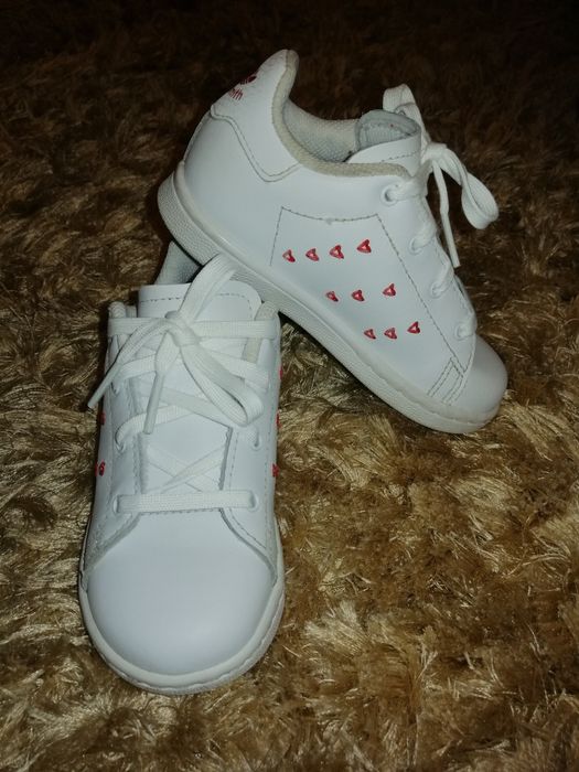 Adidasi fetite nr. 25
