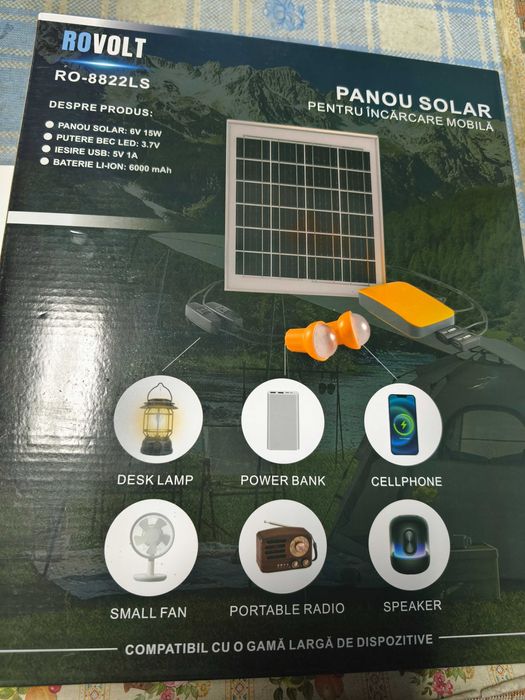 Panou solar cu 2 becuri si incarcare mobila