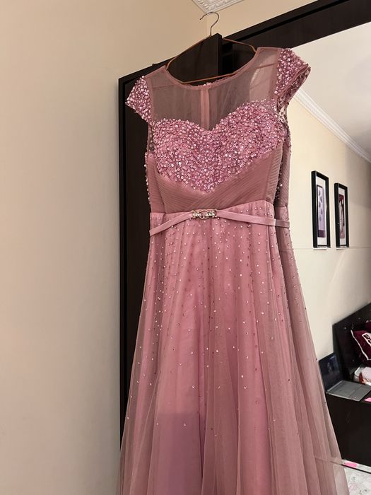 Вечерное платье ……….