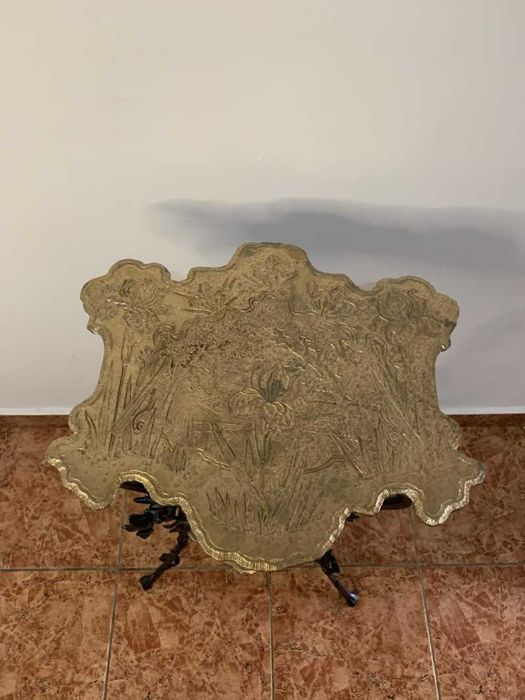 Masuta din fier vintage