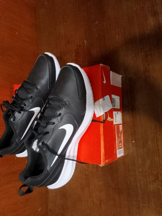 Кроссовки nike новые