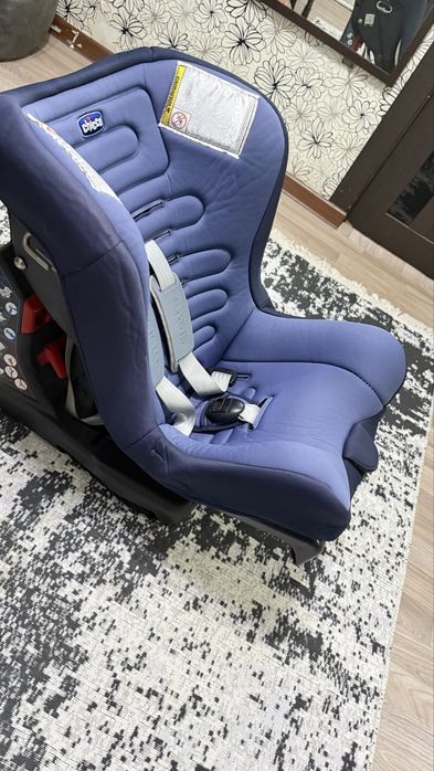 Продам автокресдо chicco