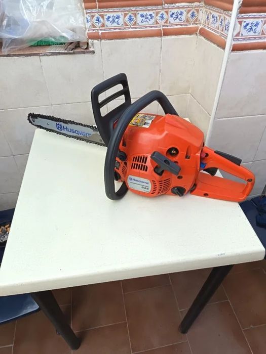Vând drujba Husqvarna