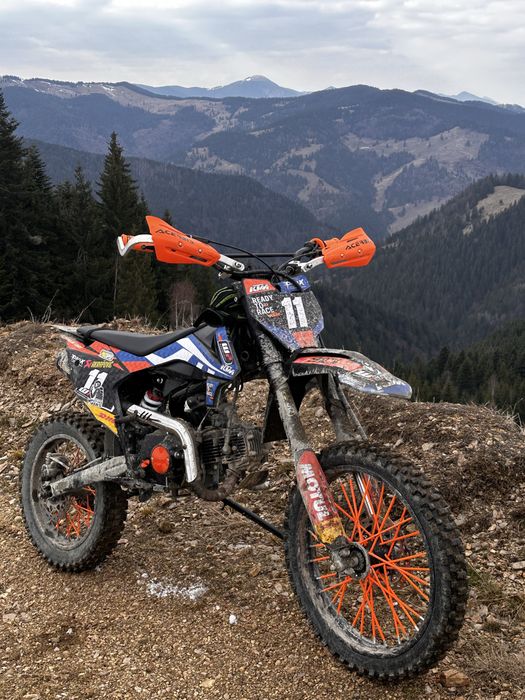 Vând cross 125cc 4t 30h de funcționare. Nu necesită nici o investiție tehnică cât și estetică