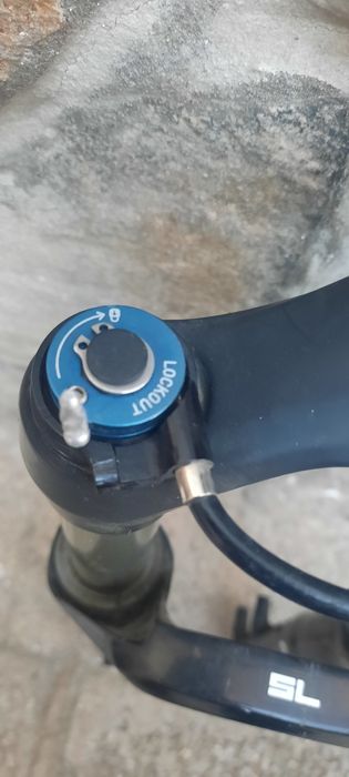 Вилки  Rock Shox Lyrik 29" и  Recon SL-26"