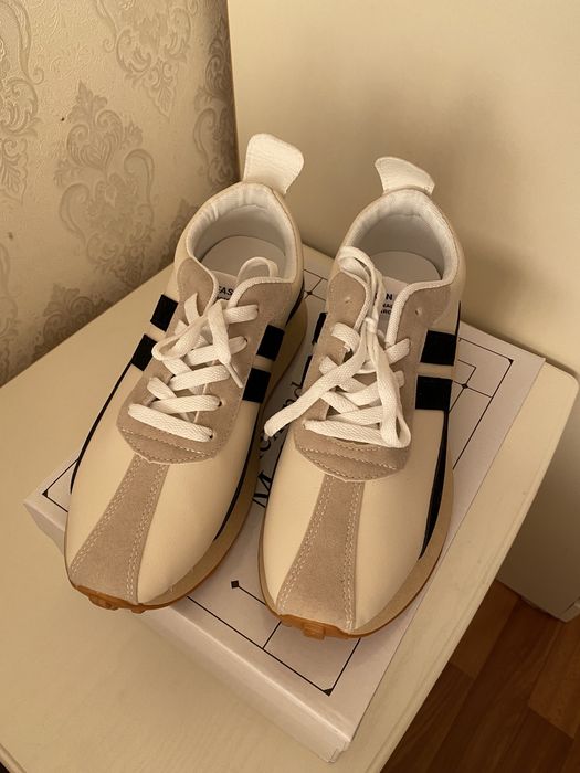 Продам новые кроссовки