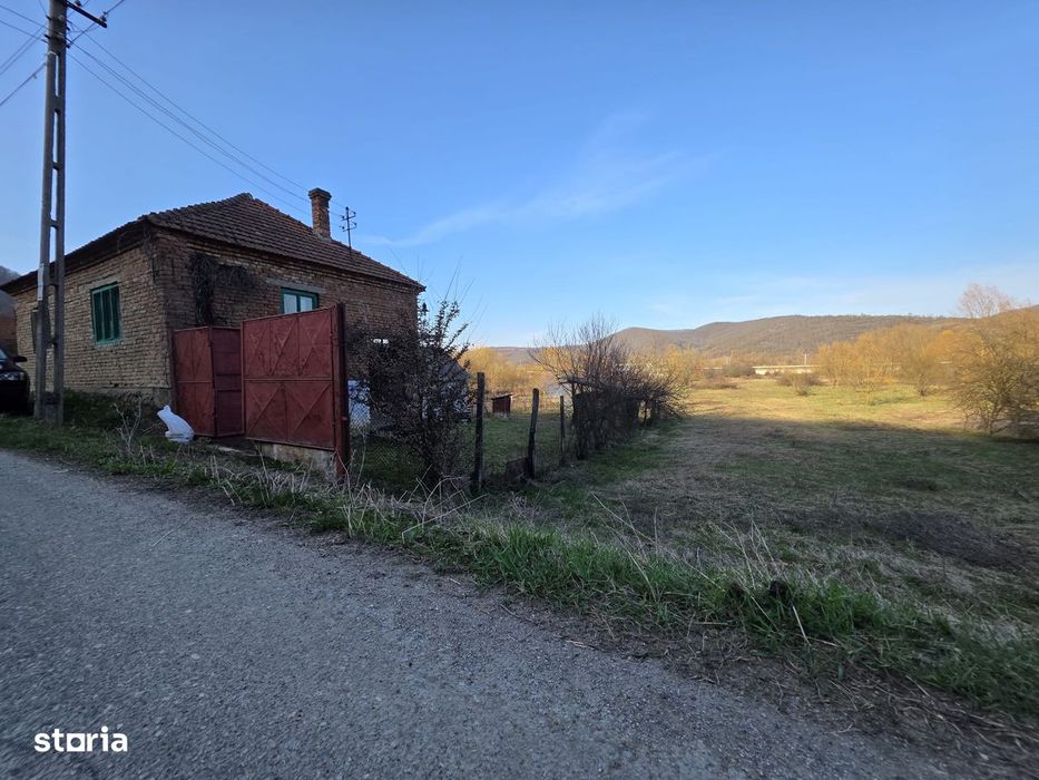 Preț mic! Casă solidă + teren generos 1887 mp – ideal renovare