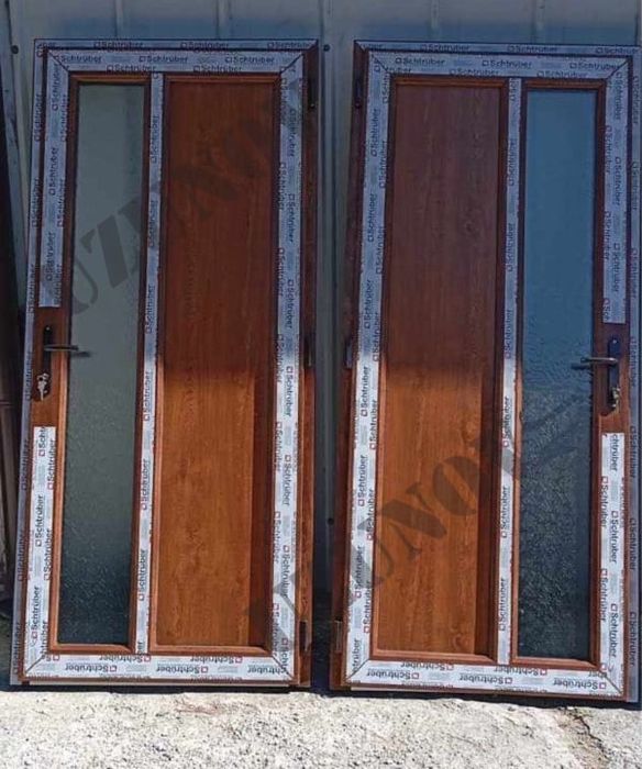 Входни ПВЦ врати външна бяла златен дъб