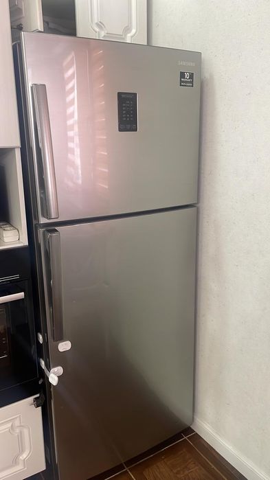 Продается холодильник Samsung