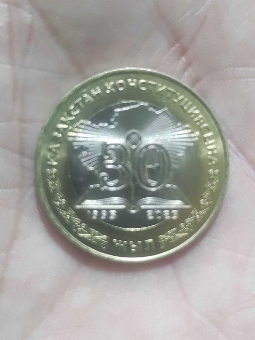 Монета номиналом 100т