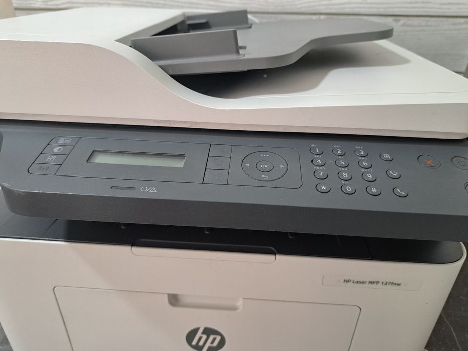 Продам МФУ принтер 3в1 HP Laser MFP 137fnw  (идеал)