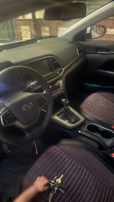 Автомобил hundai Elantra