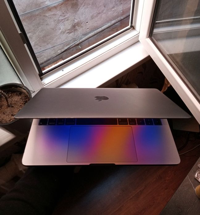 MacBook PRO. Touch Bar/Touch ID/True Tone.