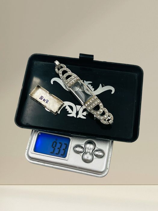 Платинен дамски часовник с диаманти