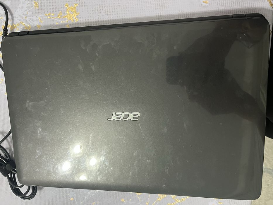 Ноутбук Acer aspire E1