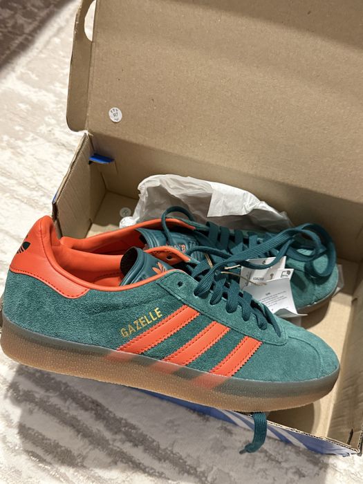 Продам новые кроссовки Адидас