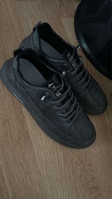 Продам кроссовки мужские