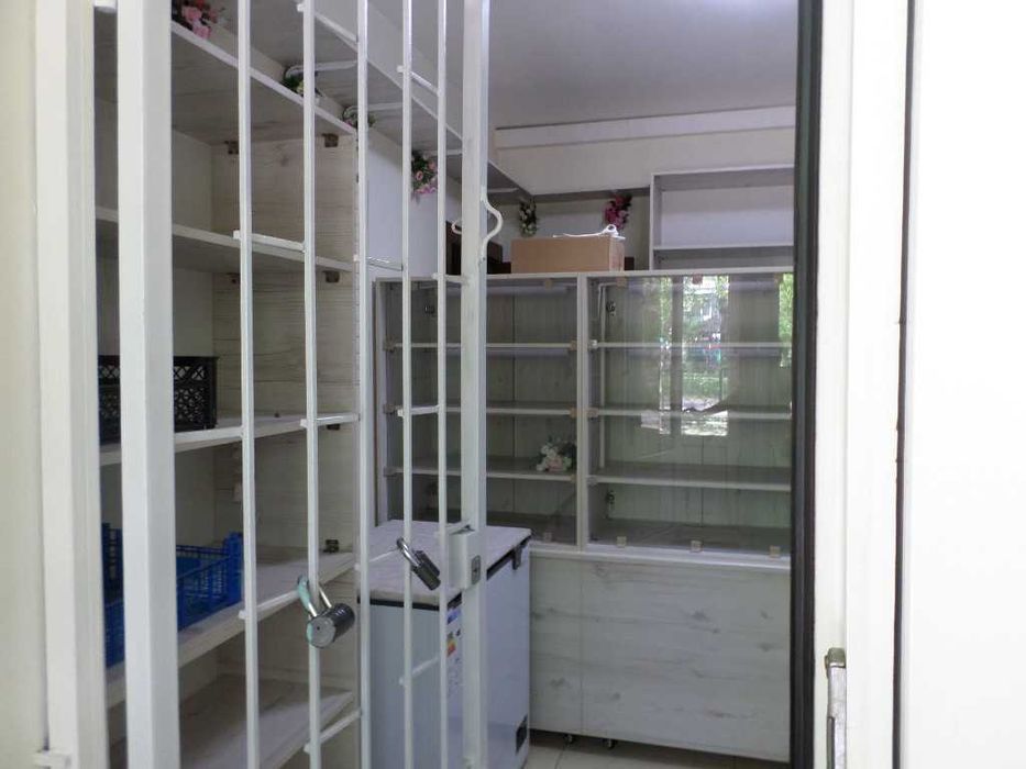 Продуктовый магазин с пекарней