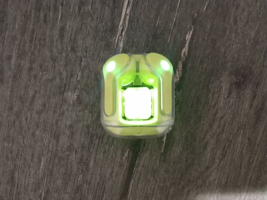 Продам наушники TWS