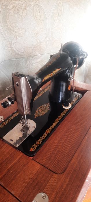 Продам швейную машинку СССР