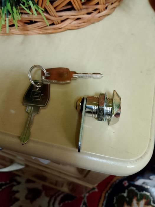 Замок для мебели.