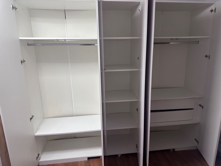 Vând dulap 220/250/50