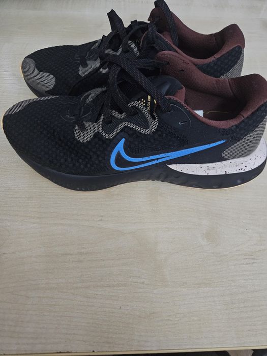 Кроссовки Nike оригинал размер 40