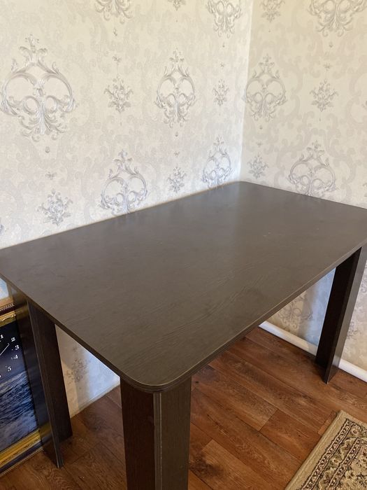 Стол сатылады почти новый