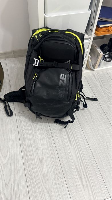 Rucsac ski / snowbord cu protectie spatete / coloana