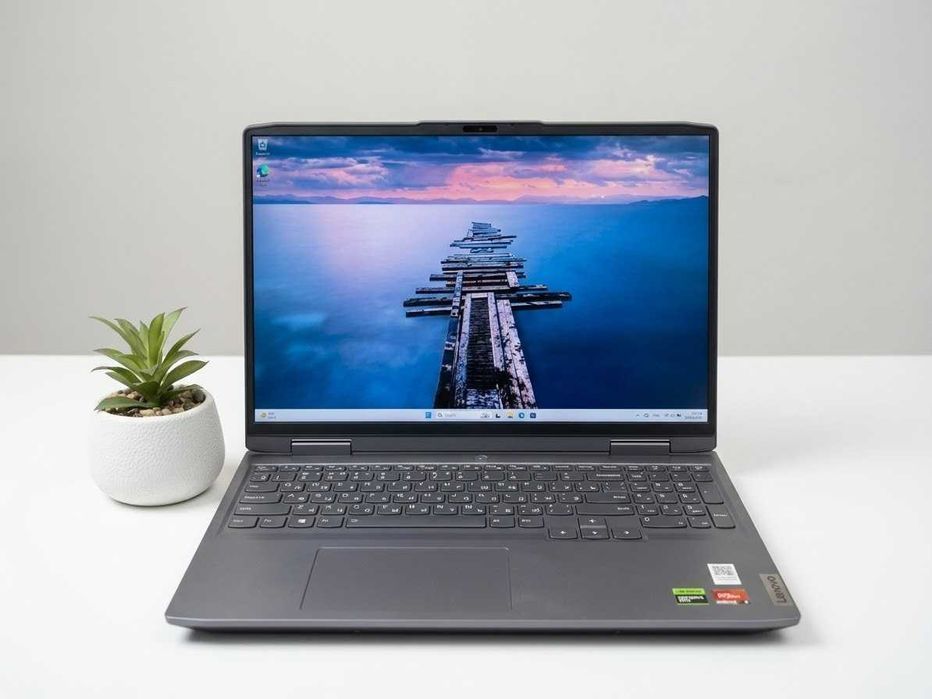 Игровой ноутбук Lenovo LOQ 15 /Ryzen 7-7840HS/16GB/512SSD