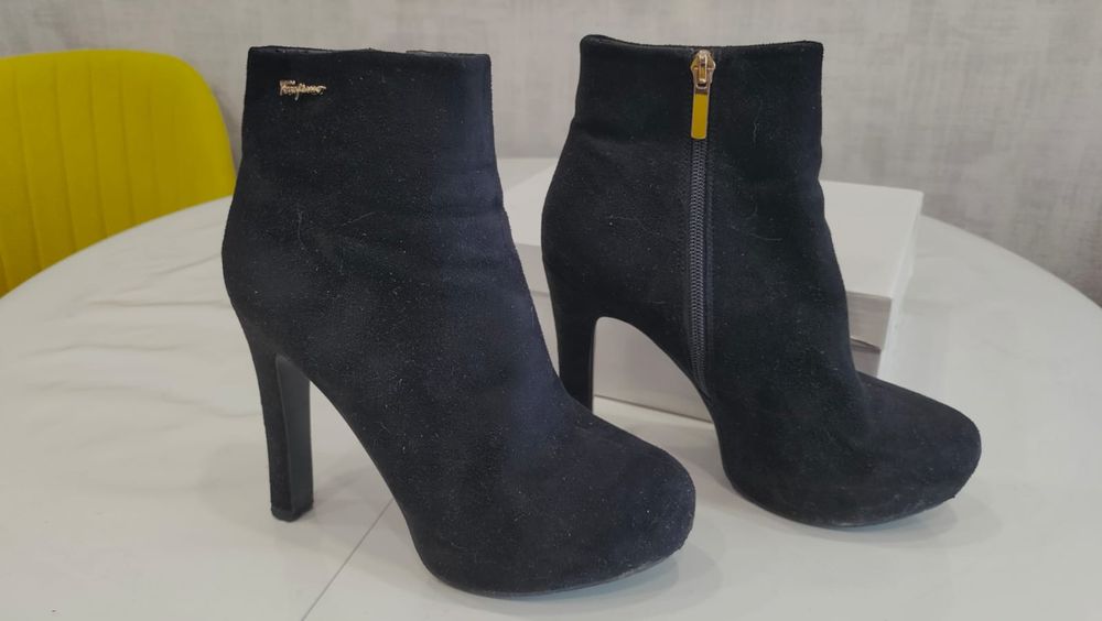 Продам босоножки туфли и сапожки