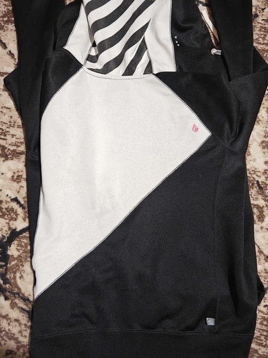 Горнище с цип на марката Volcom