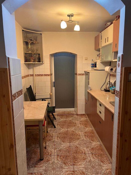 Vand apartament 2 camere cochet..renovat...curat