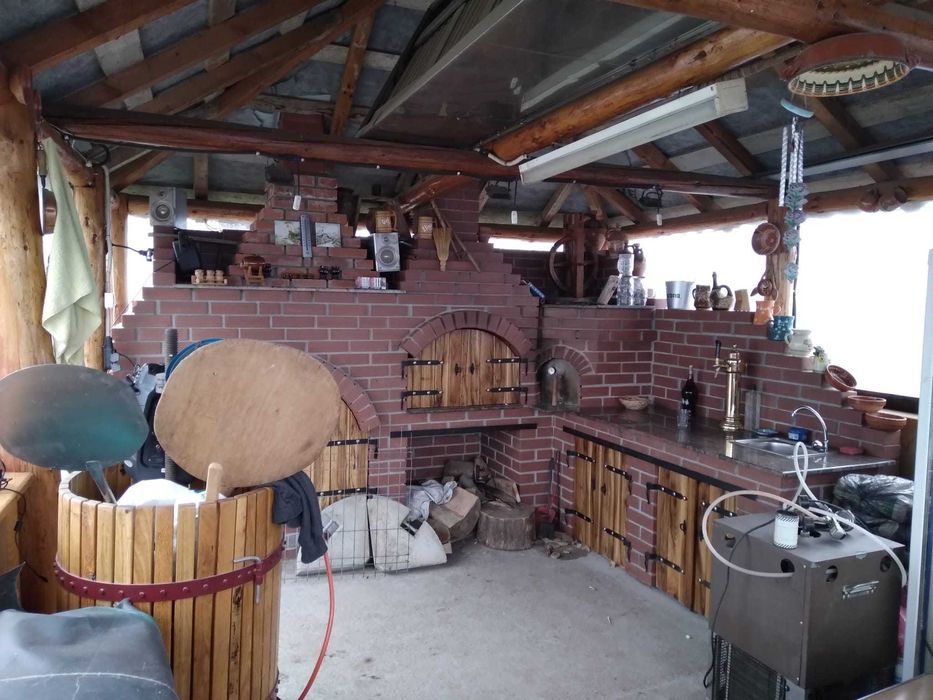 Vând casă,închiriez magazin + Terasă