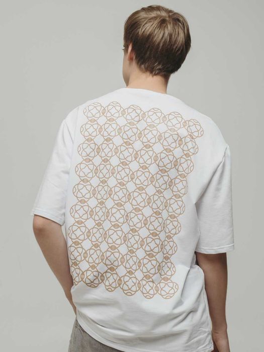 Базовые футболки с принтами